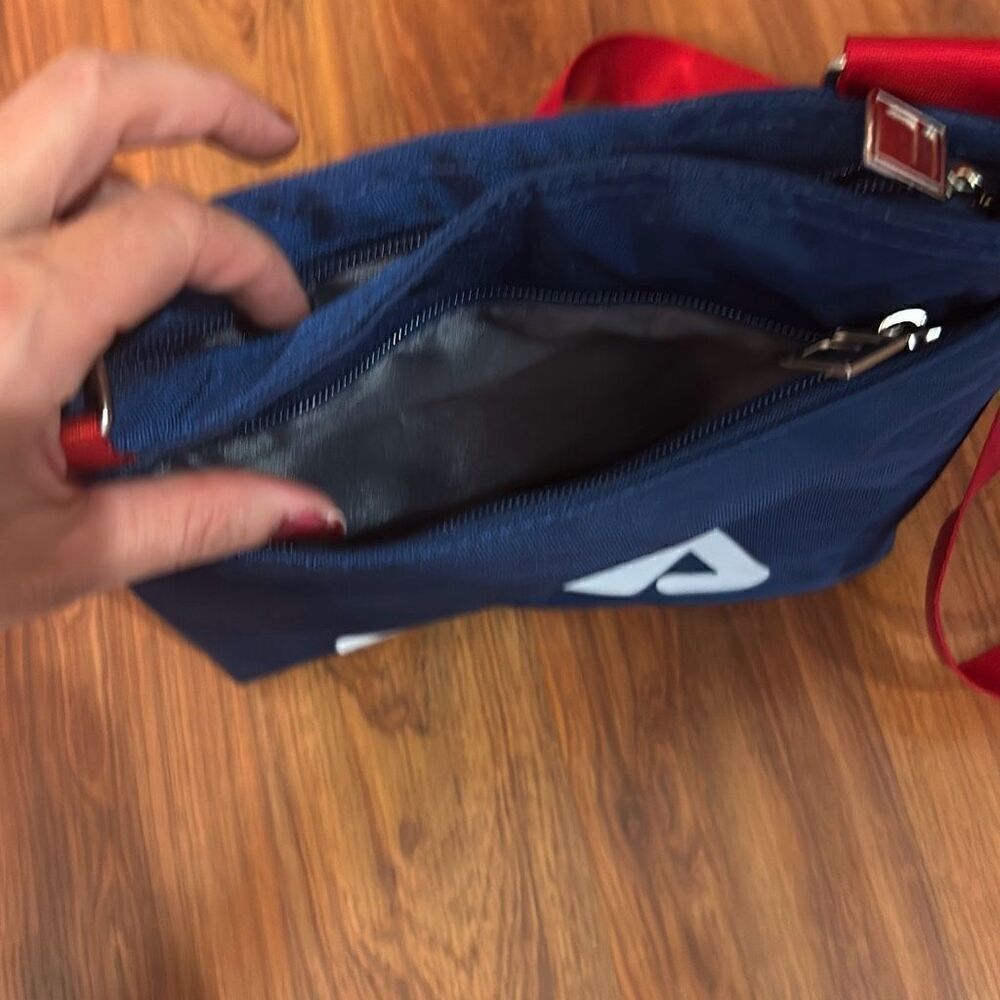 Fila red white and blue Messenger bag crossbody bag - Picture 5 of 7